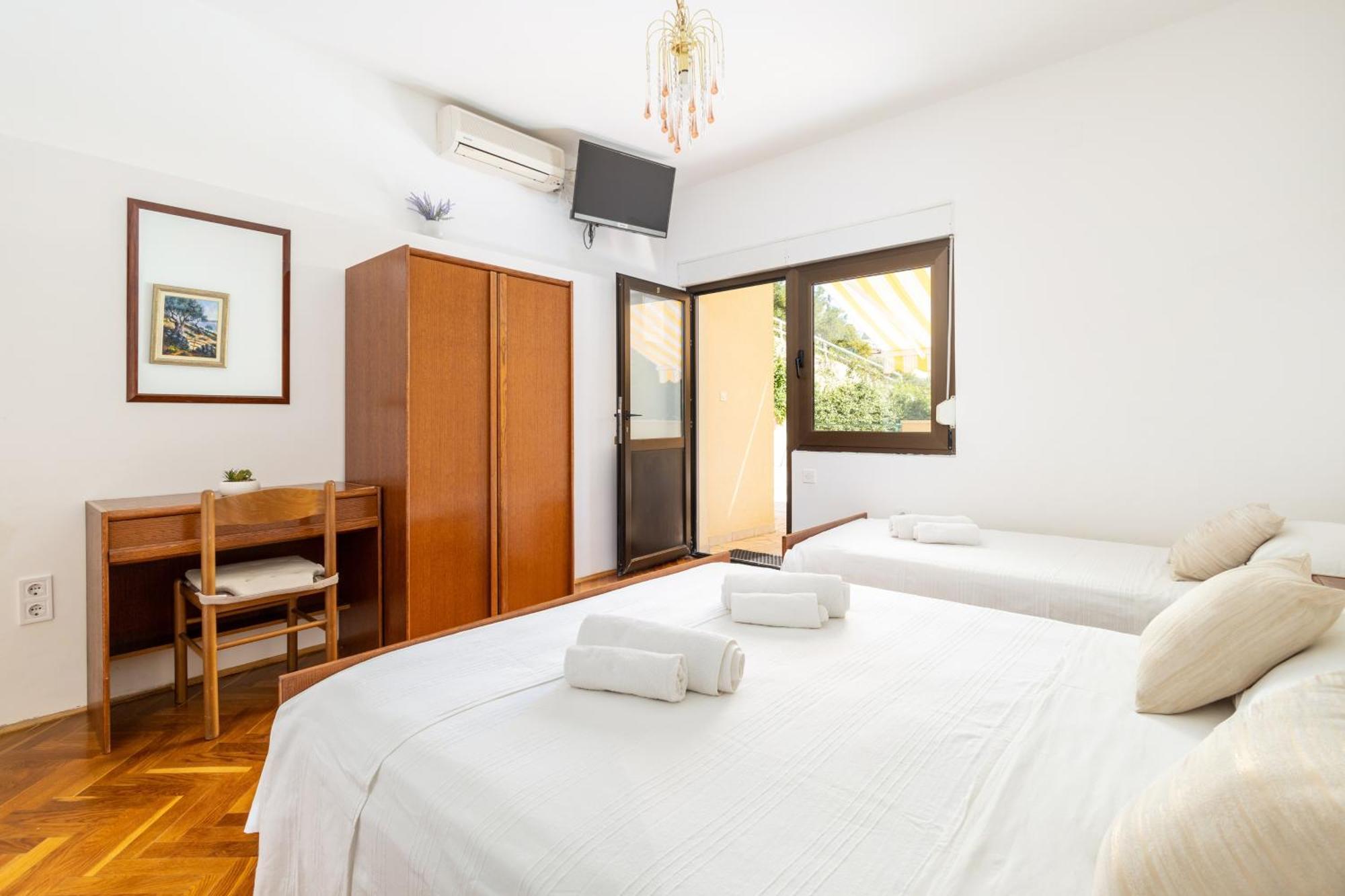 Apartments By The Sea Duce, Omis - 946 Quarto foto
